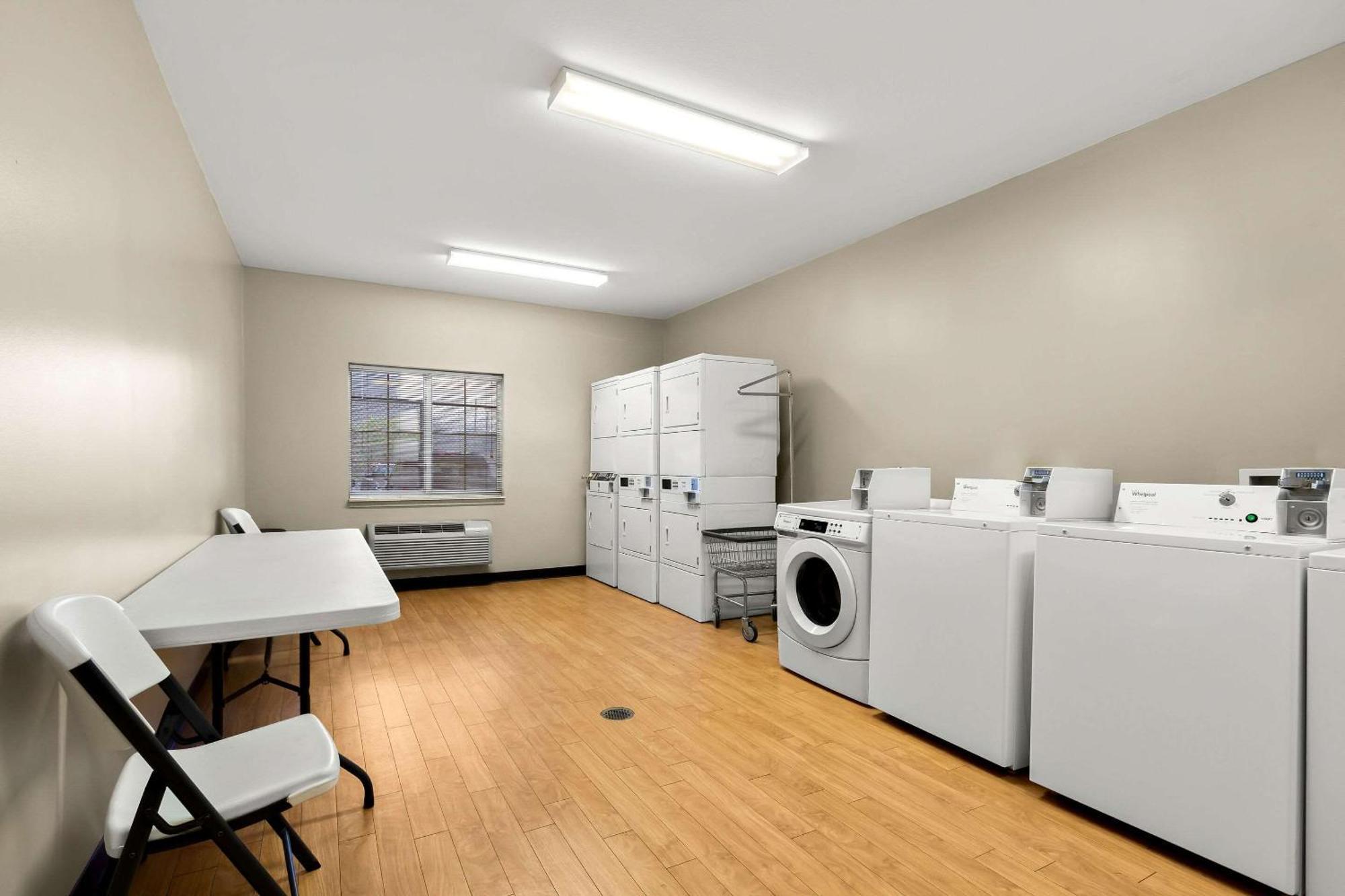 Suburban Studios Morgantown Kültér fotó